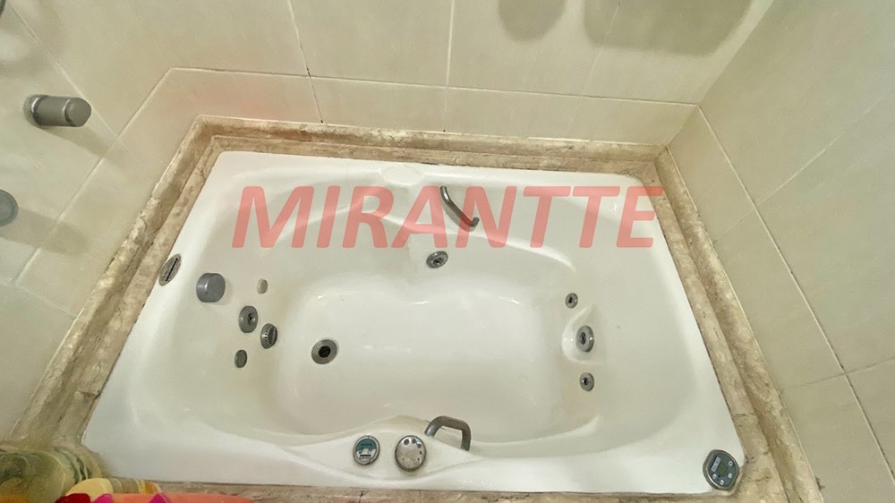 Cond. fechado de 147m² com 3 quartos em Imirim