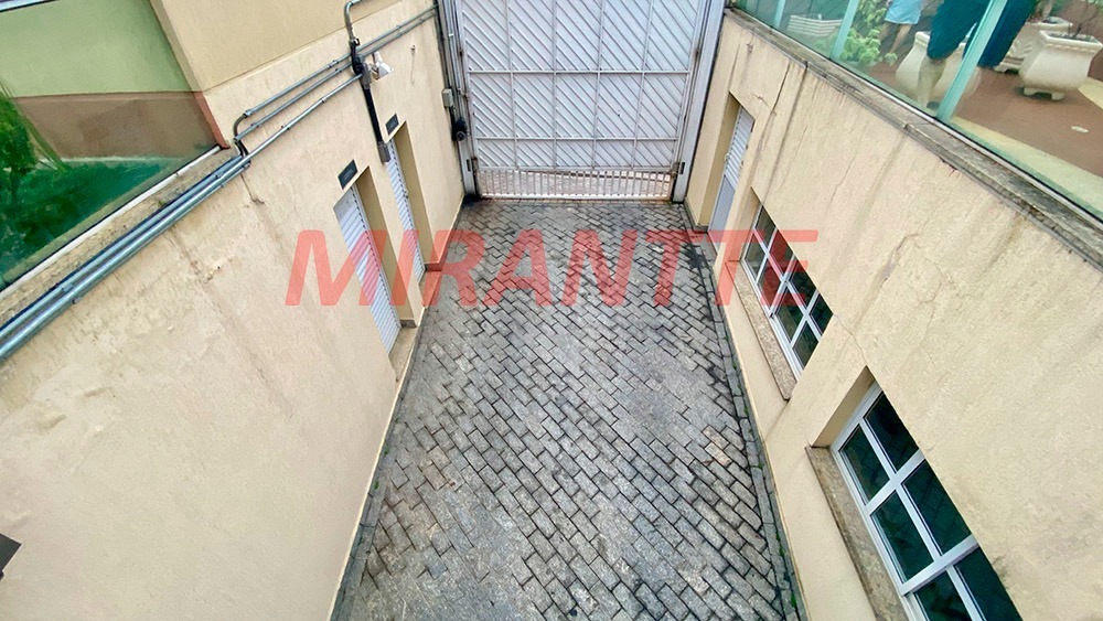Cond. fechado de 147m² com 3 quartos em Imirim