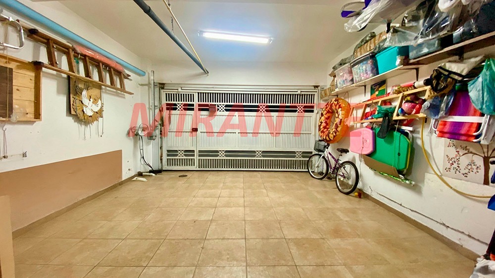 Cond. fechado de 147m² com 3 quartos em Imirim