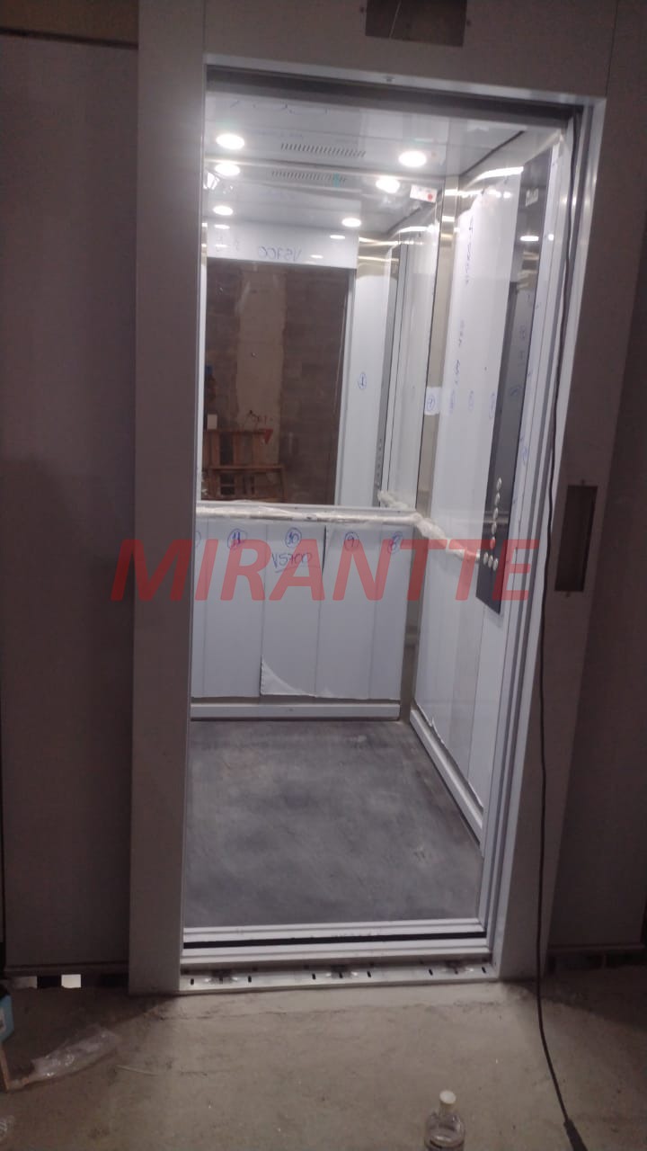 Comercial de 687.6m² em Jardim Santa Francisca