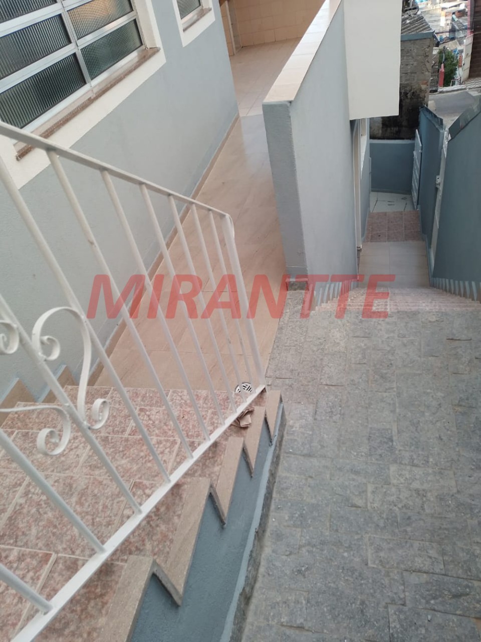 Sobrado de 204m² com 6 quartos em Jardim Fontalis