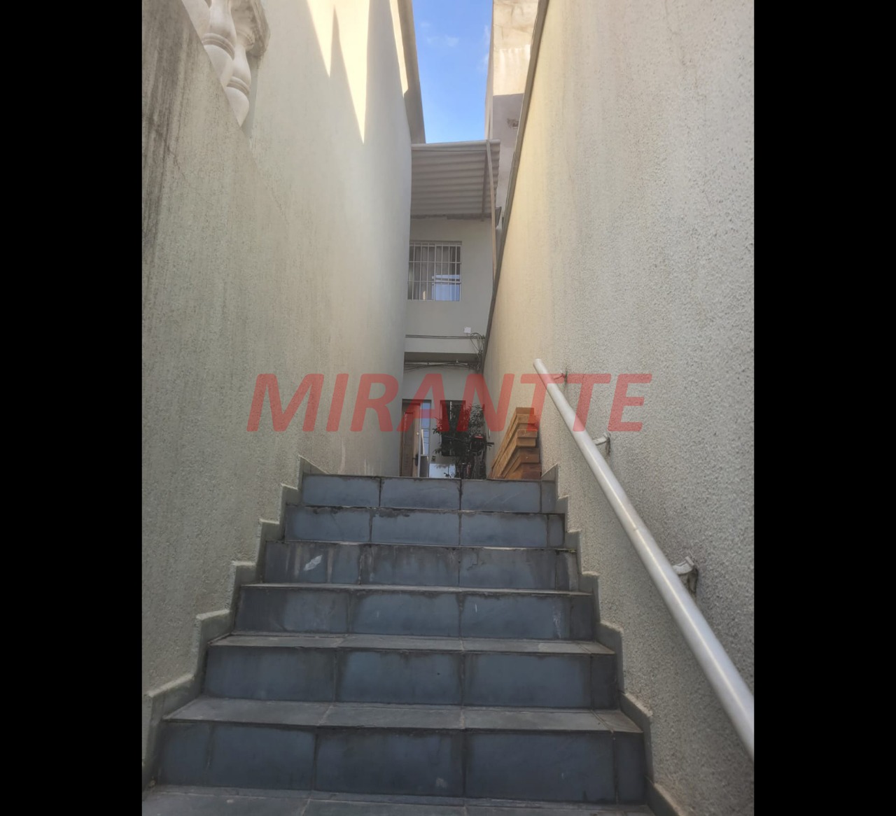 Sobrado de 430m² com 10 quartos em Vila Santa Maria