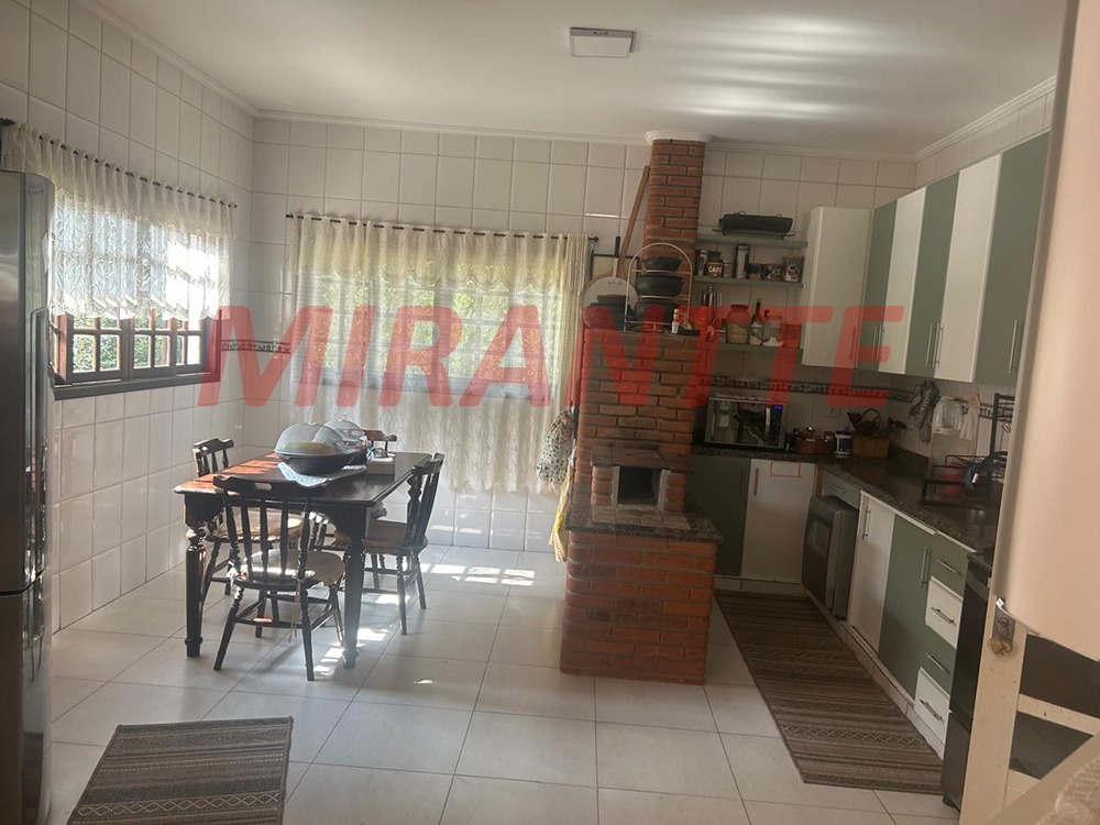 Cond. fechado de 299.76m² com 4 quartos em Roseira