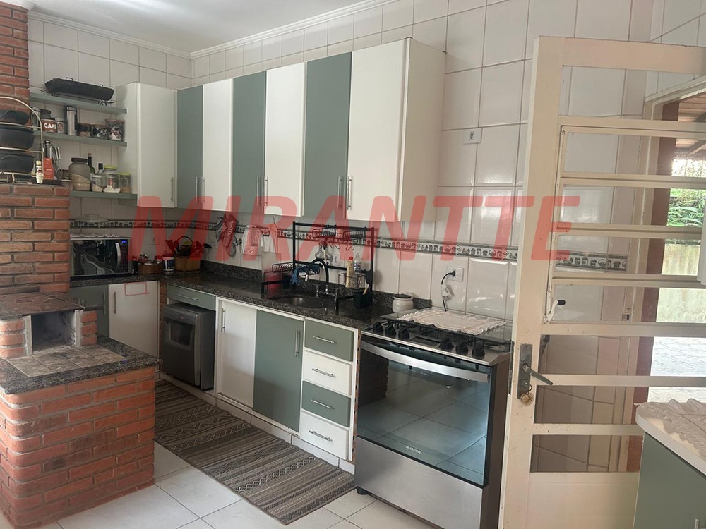 Cond. fechado de 299.76m² com 4 quartos em Roseira