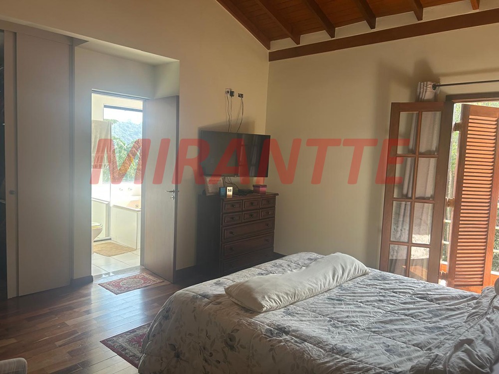 Cond. fechado de 299.76m² com 4 quartos em Roseira