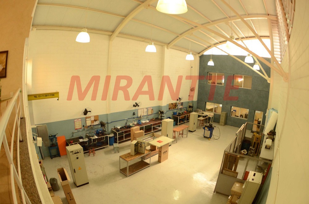 Comercial de 2000m² em Vila Isolina Mazzei
