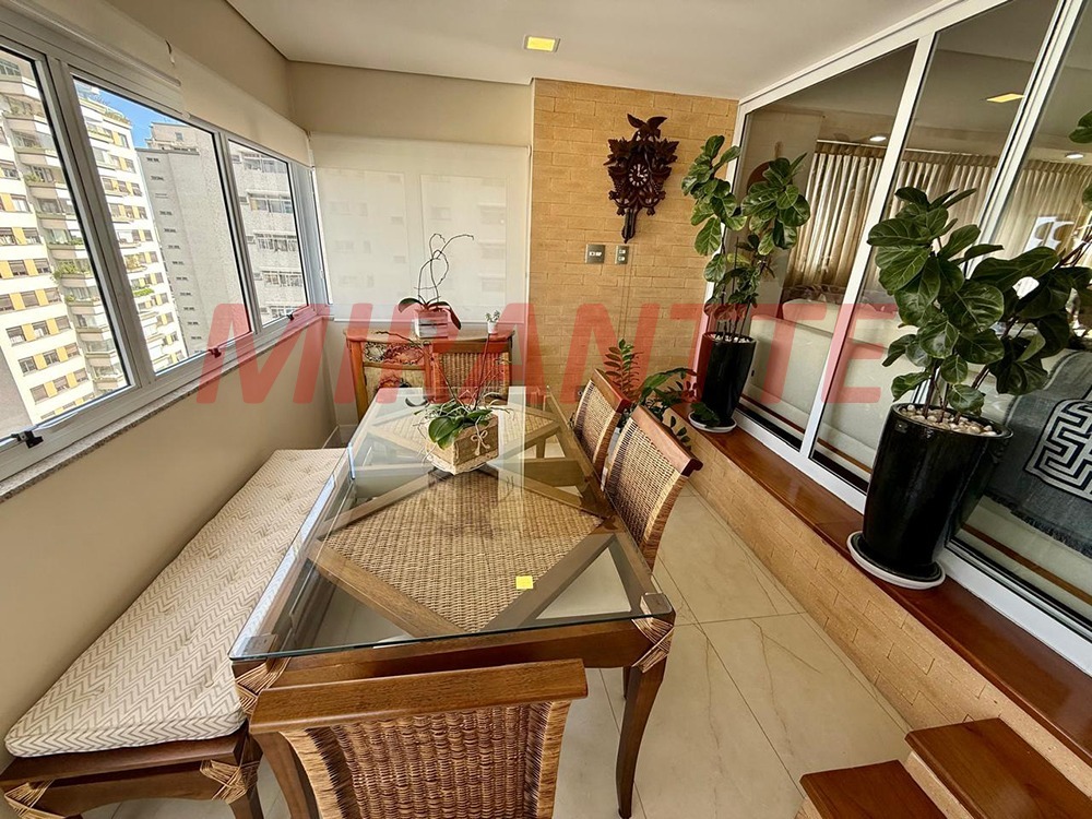 Apartamento de 220m² com 3 quartos em Água Fria