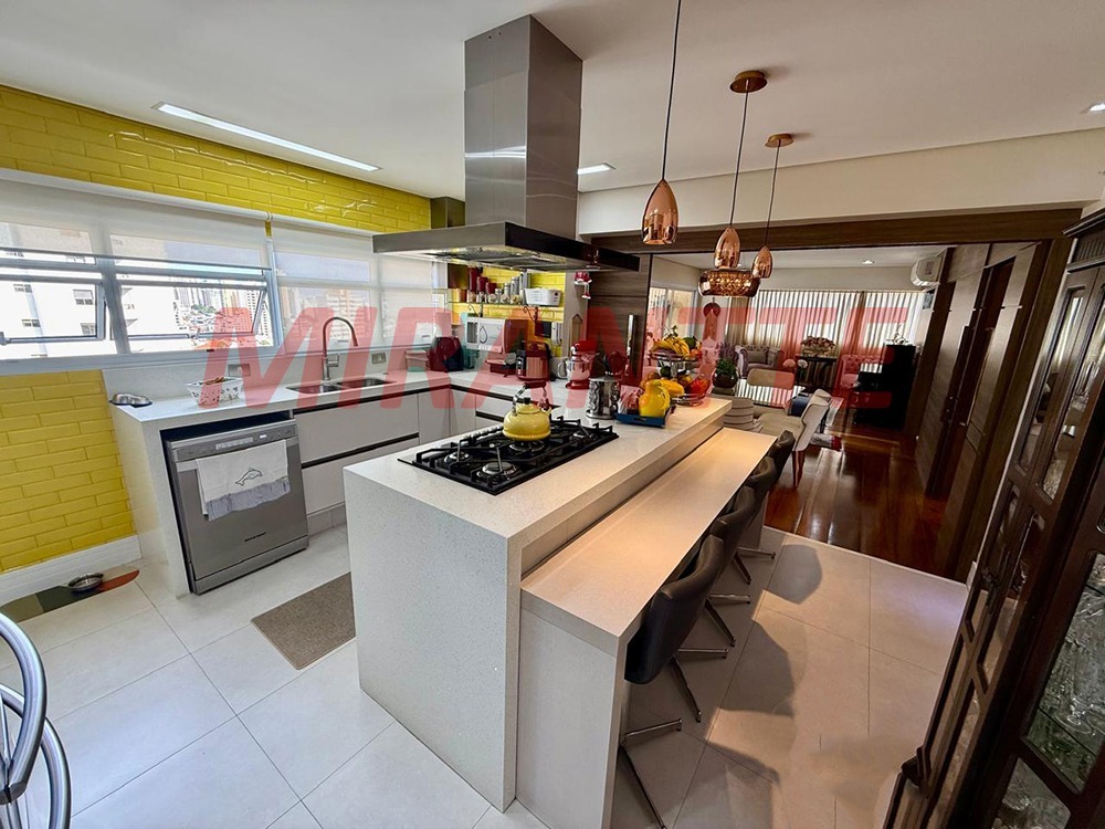 Apartamento de 220m² com 3 quartos em Água Fria
