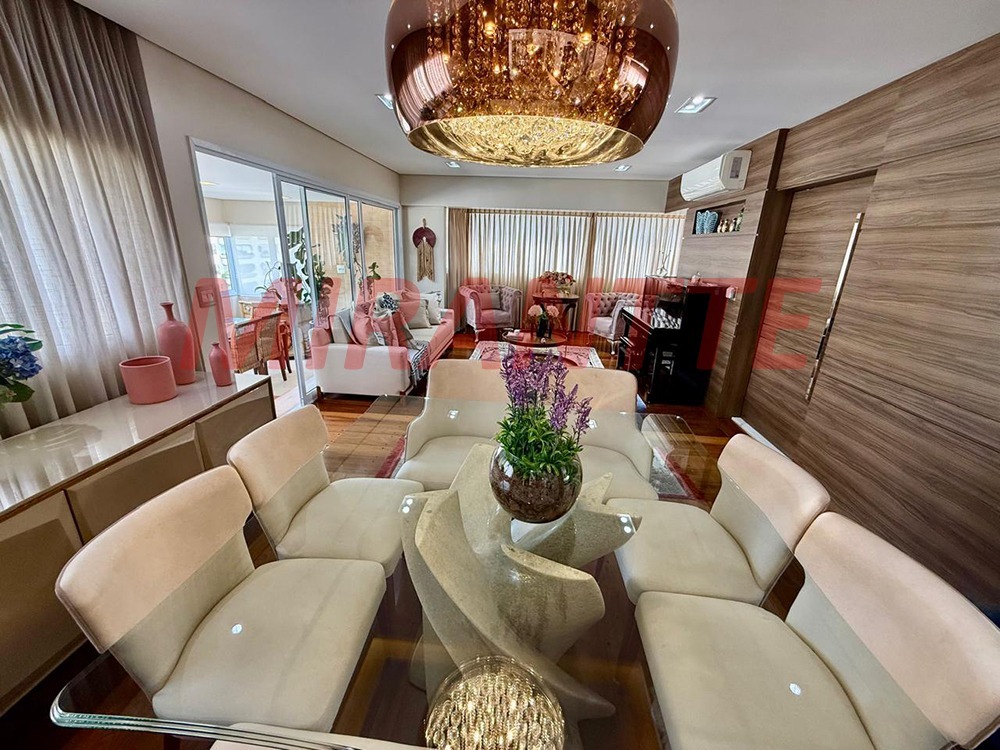 Apartamento de 220m² com 3 quartos em Água Fria