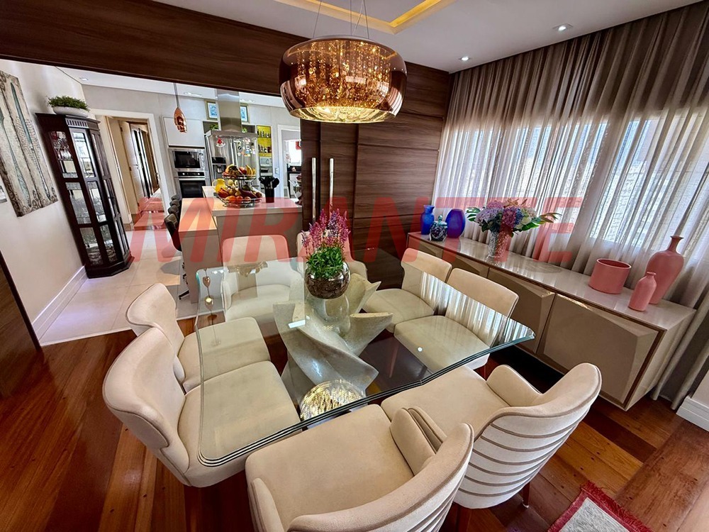 Apartamento de 220m² com 3 quartos em Água Fria