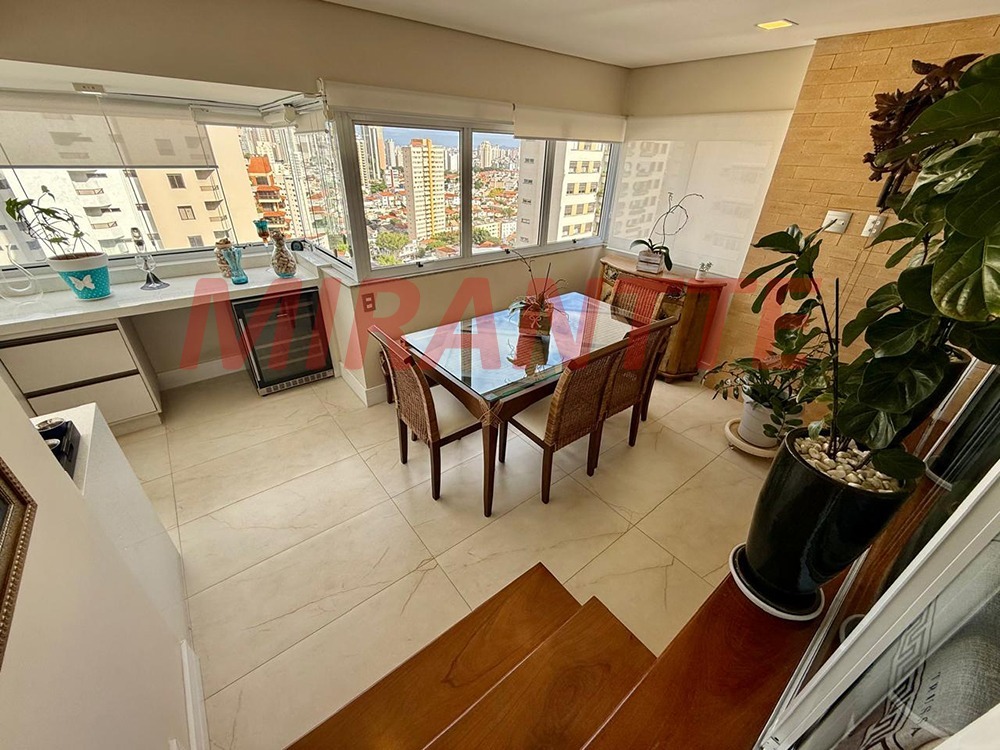 Apartamento de 220m² com 3 quartos em Água Fria