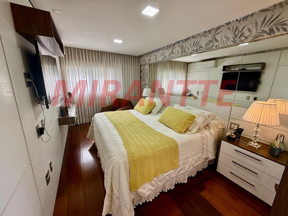 Apartamento de 220m² com 3 quartos em Água Fria