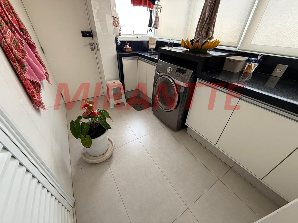 Apartamento de 220m² com 3 quartos em Água Fria