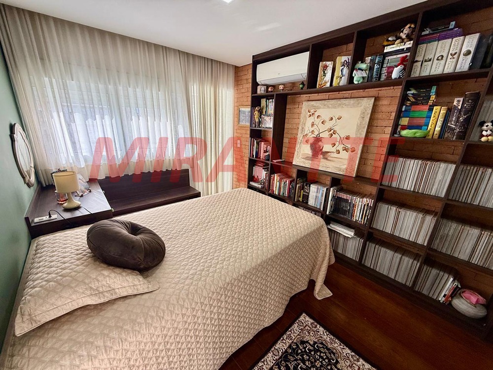 Apartamento de 220m² com 3 quartos em Água Fria