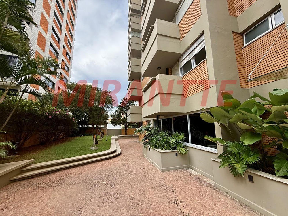 Apartamento de 220m² com 3 quartos em Água Fria