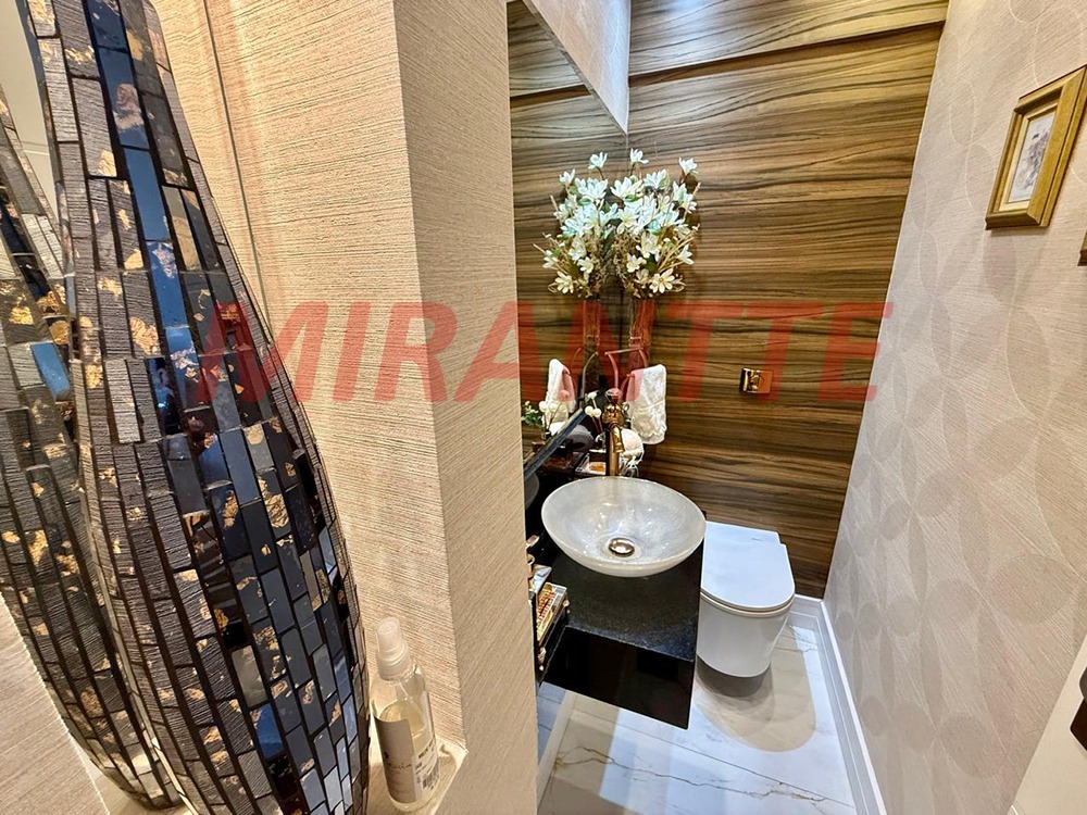 Apartamento de 220m² com 3 quartos em Água Fria