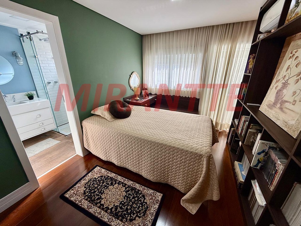 Apartamento de 220m² com 3 quartos em Água Fria