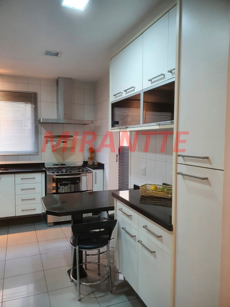 Cond. fechado de 237m² com 3 quartos em Jardim Leonor Mendes De Barros