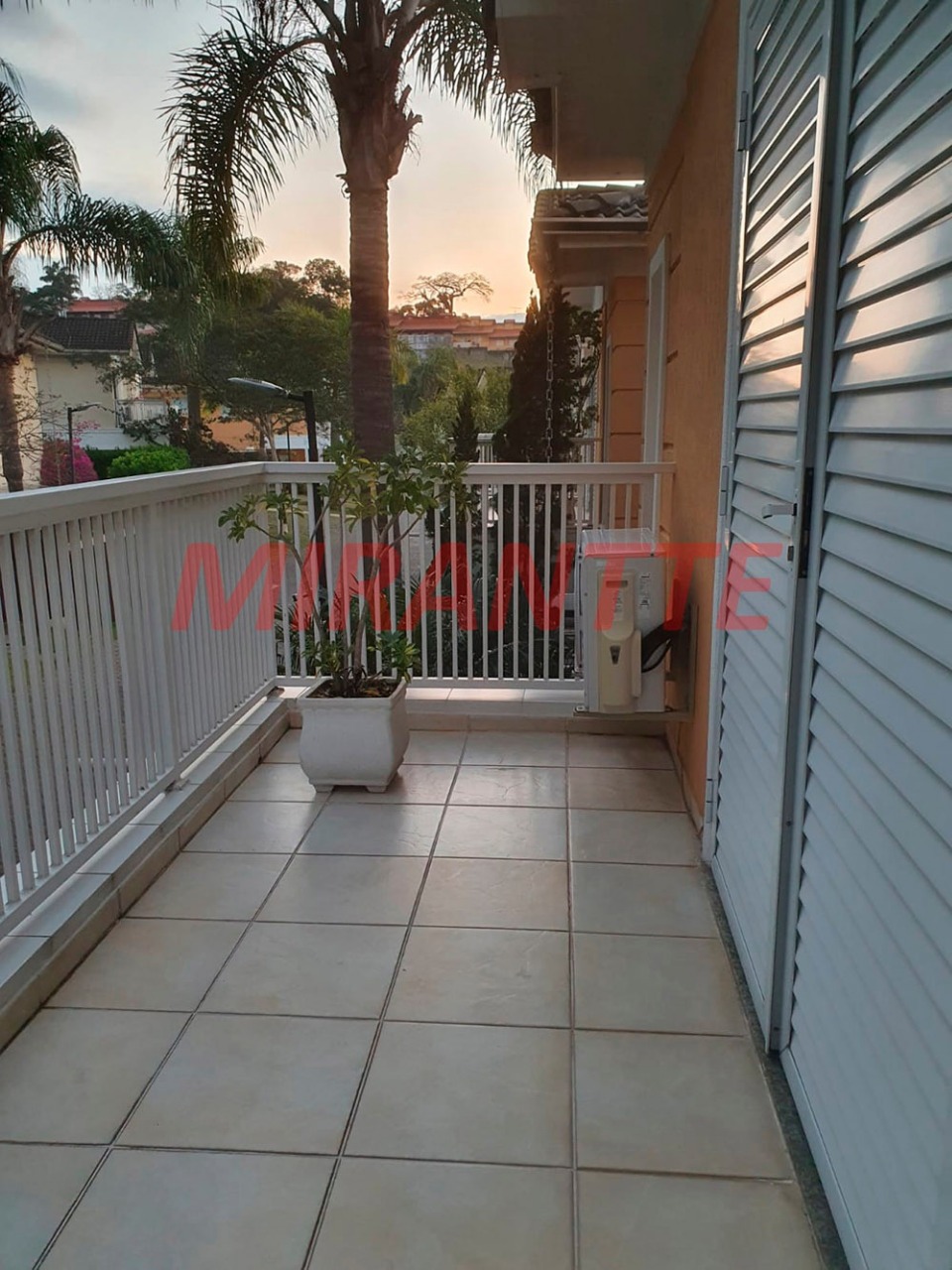Cond. fechado de 237m² com 3 quartos em Jardim Leonor Mendes De Barros