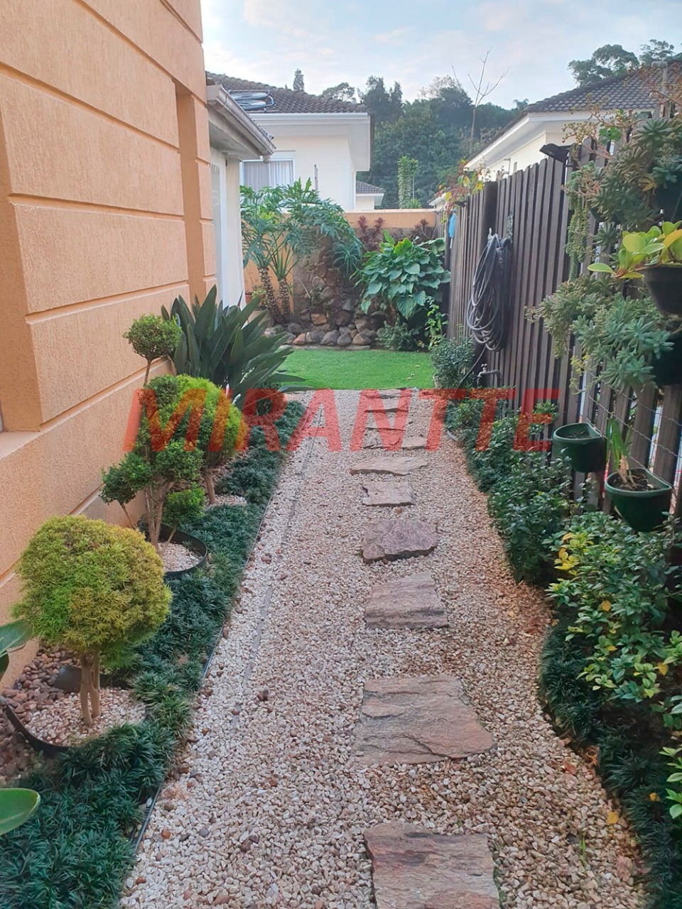 Cond. fechado de 237m² com 3 quartos em Jardim Leonor Mendes De Barros