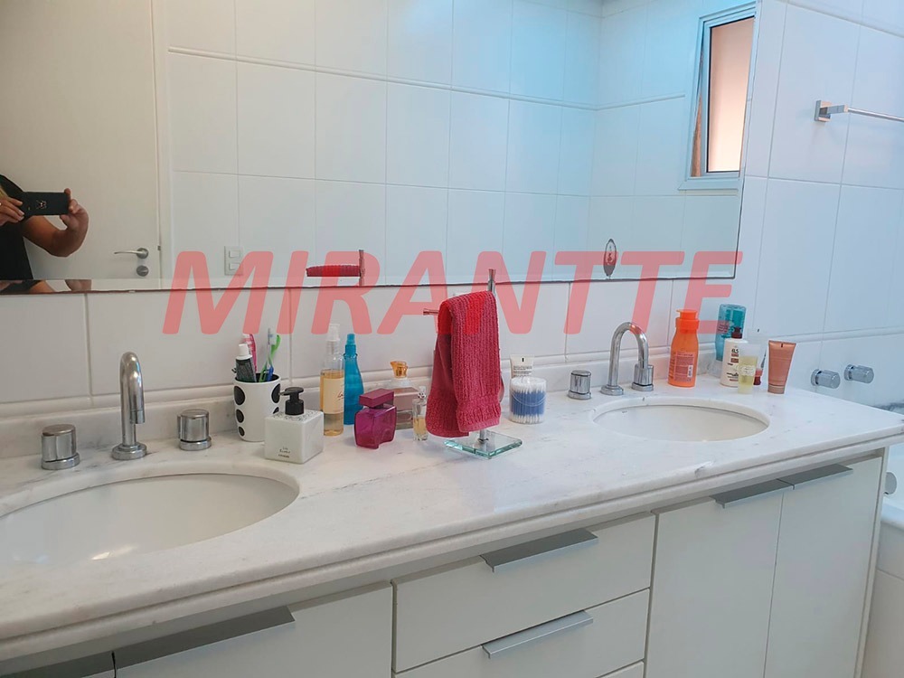 Cond. fechado de 237m² com 3 quartos em Jardim Leonor Mendes De Barros