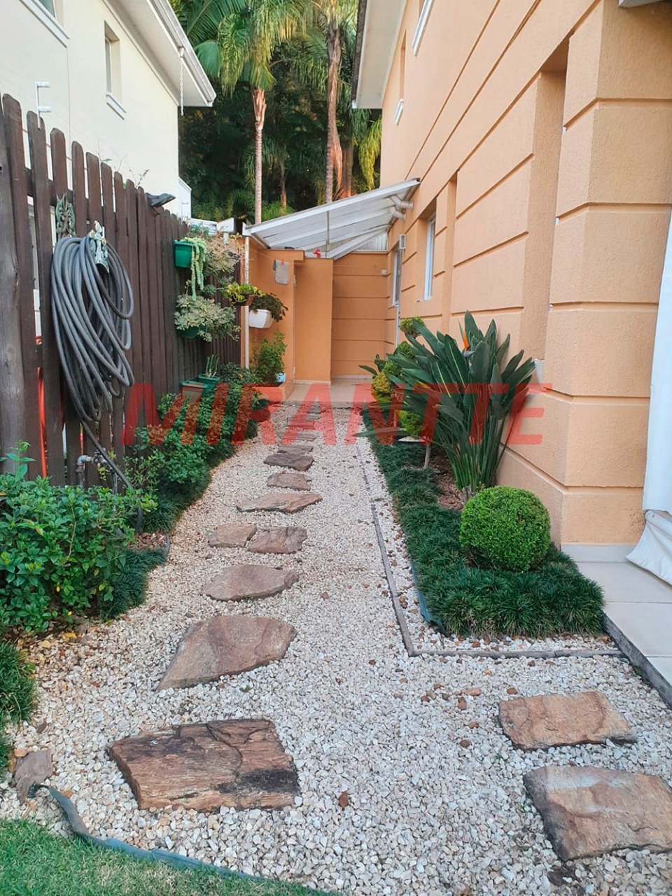 Cond. fechado de 237m² com 3 quartos em Jardim Leonor Mendes De Barros