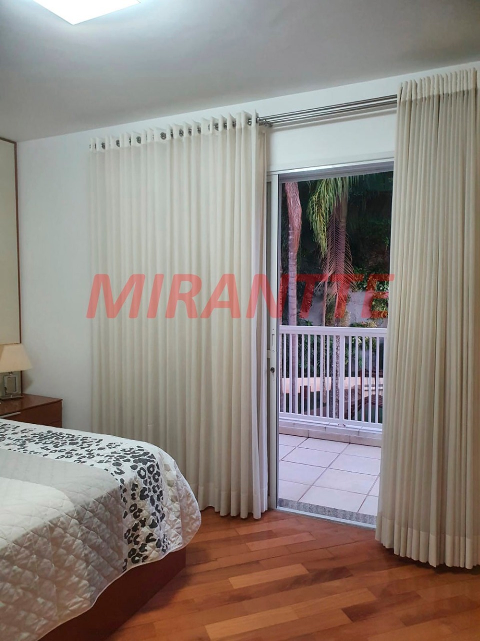 Cond. fechado de 237m² com 3 quartos em Jardim Leonor Mendes De Barros