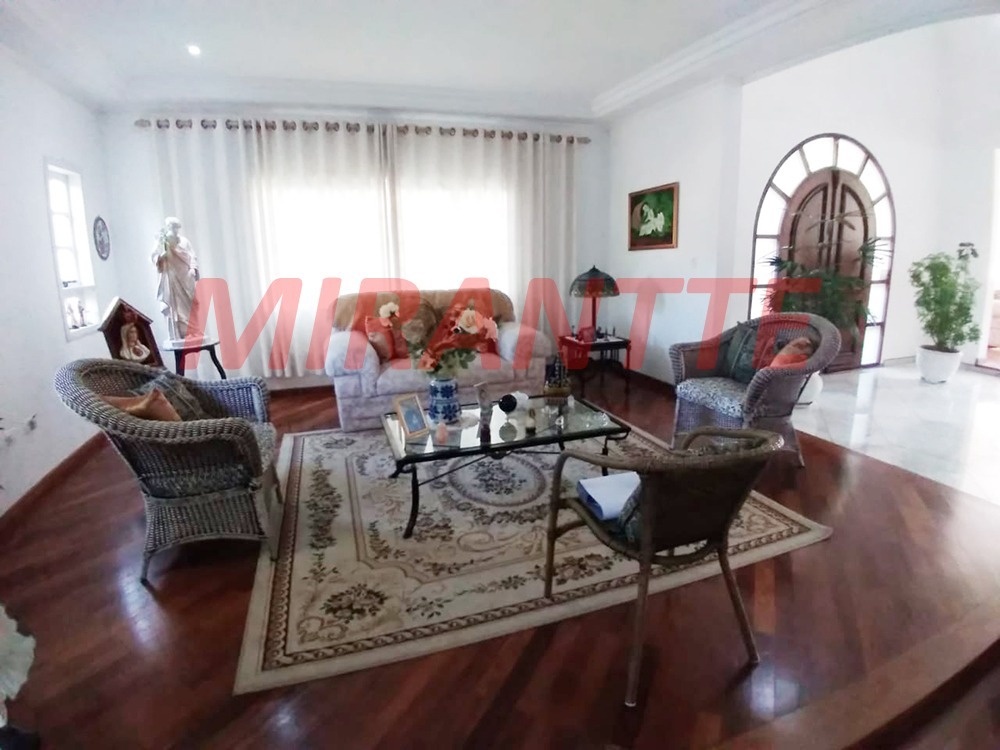 Cond. fechado de 780m² com 6 quartos em Caraguata