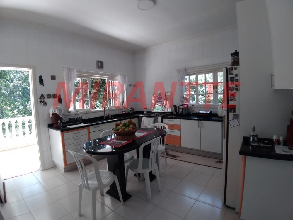 Cond. fechado de 780m² com 6 quartos em Caraguata