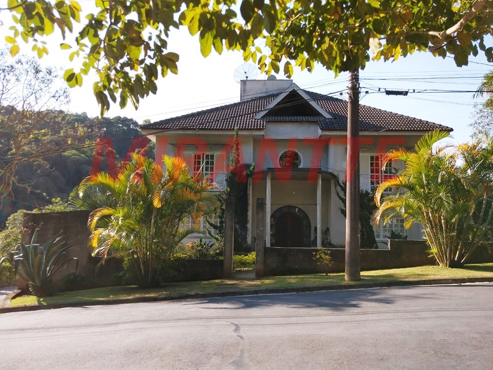 Cond. fechado de 780m² com 6 quartos em Caraguata
