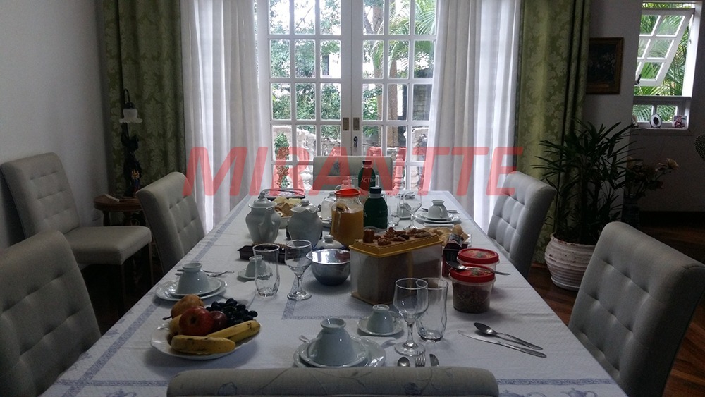 Cond. fechado de 780m² com 6 quartos em Caraguata