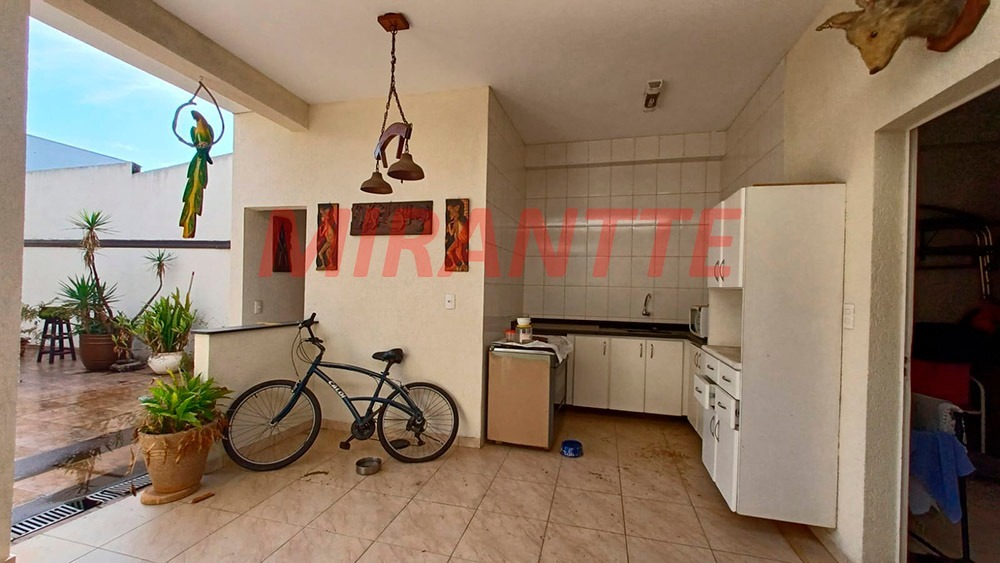 Casa terrea de 308m² com 7 quartos em Tremembe