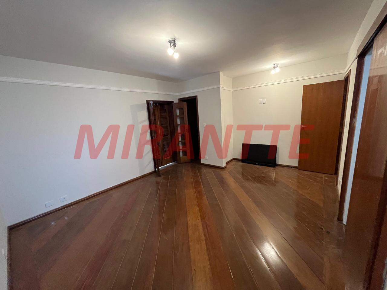 Sobrado de 350m² com 3 quartos em Parque Monteiro Soares
