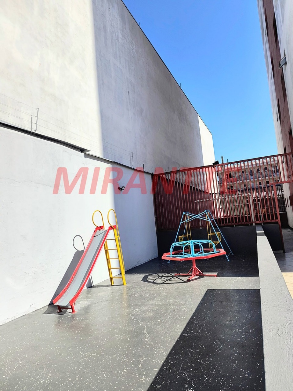 Apartamento de 49m² com 2 quartos em Limão