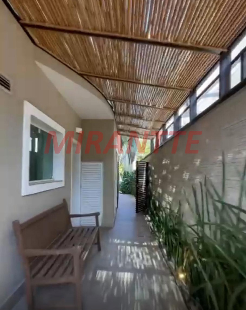 Cond. fechado de 420m² com 6 quartos em Vista Linda