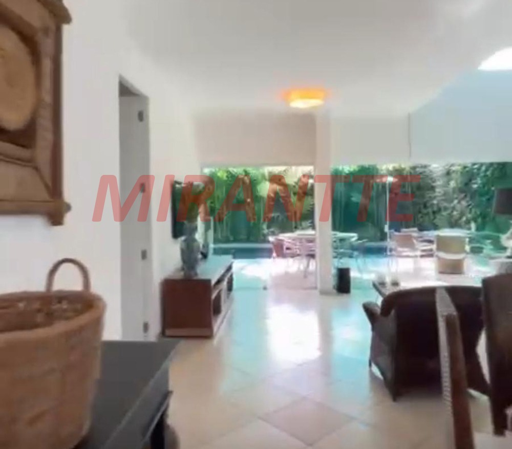 Cond. fechado de 420m² com 6 quartos em Vista Linda
