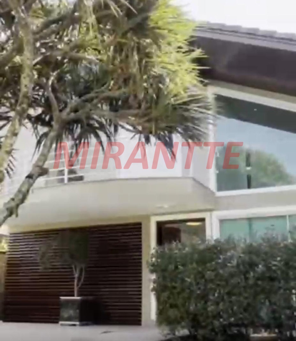 Cond. fechado de 420m² com 6 quartos em Vista Linda