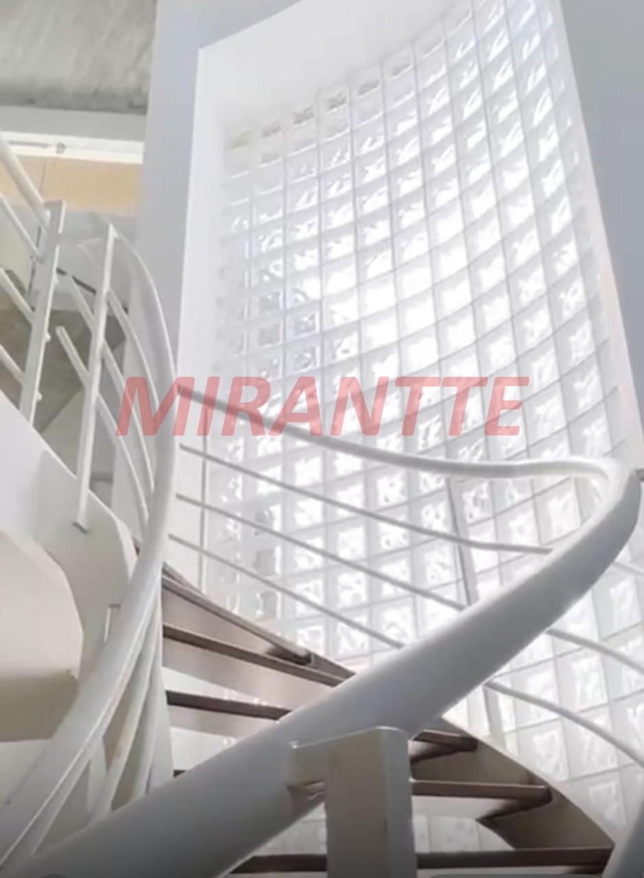 Cond. fechado de 420m² com 6 quartos em Vista Linda