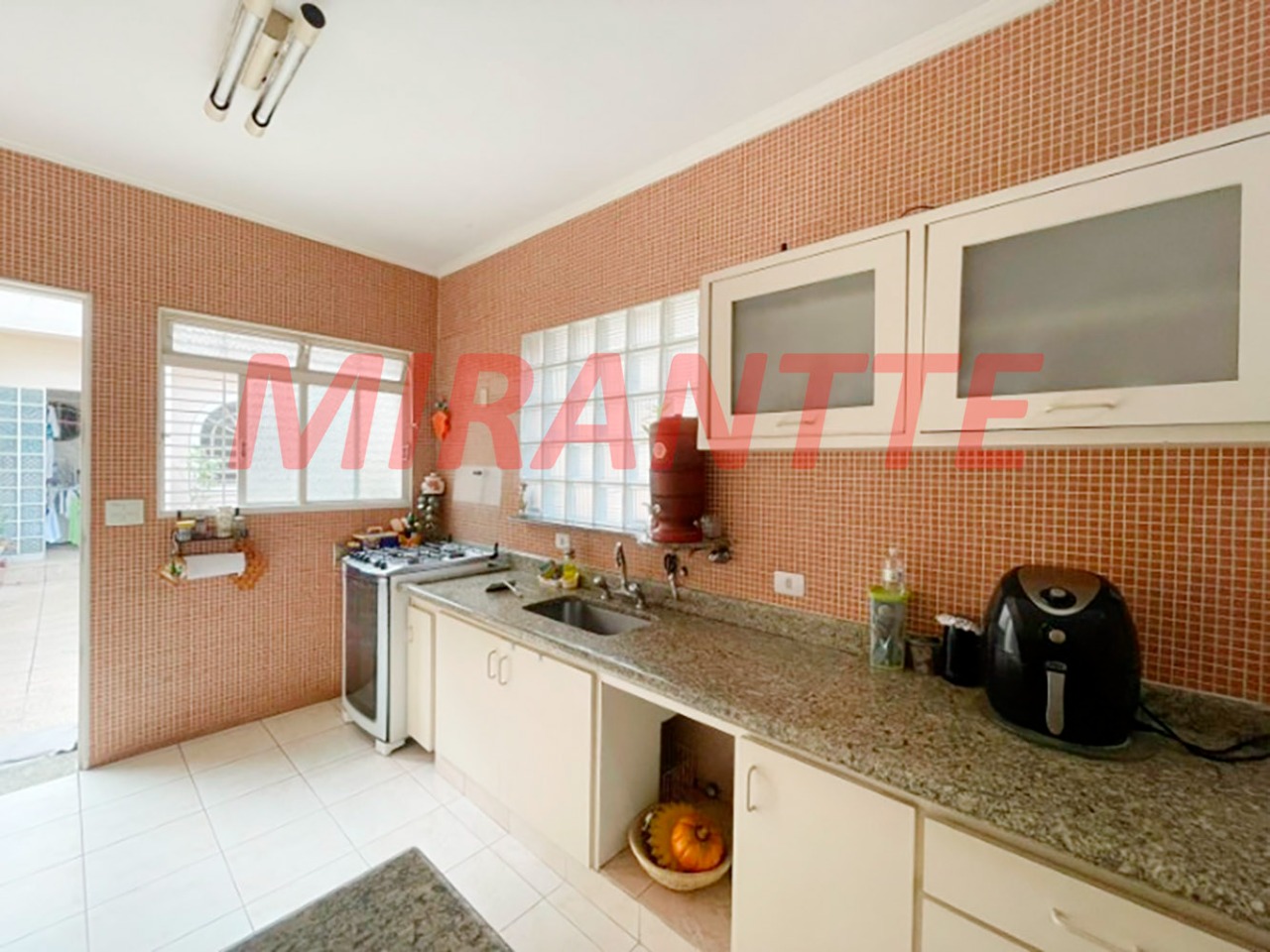 Sobrado de 174m² com 3 quartos em Vila Ester