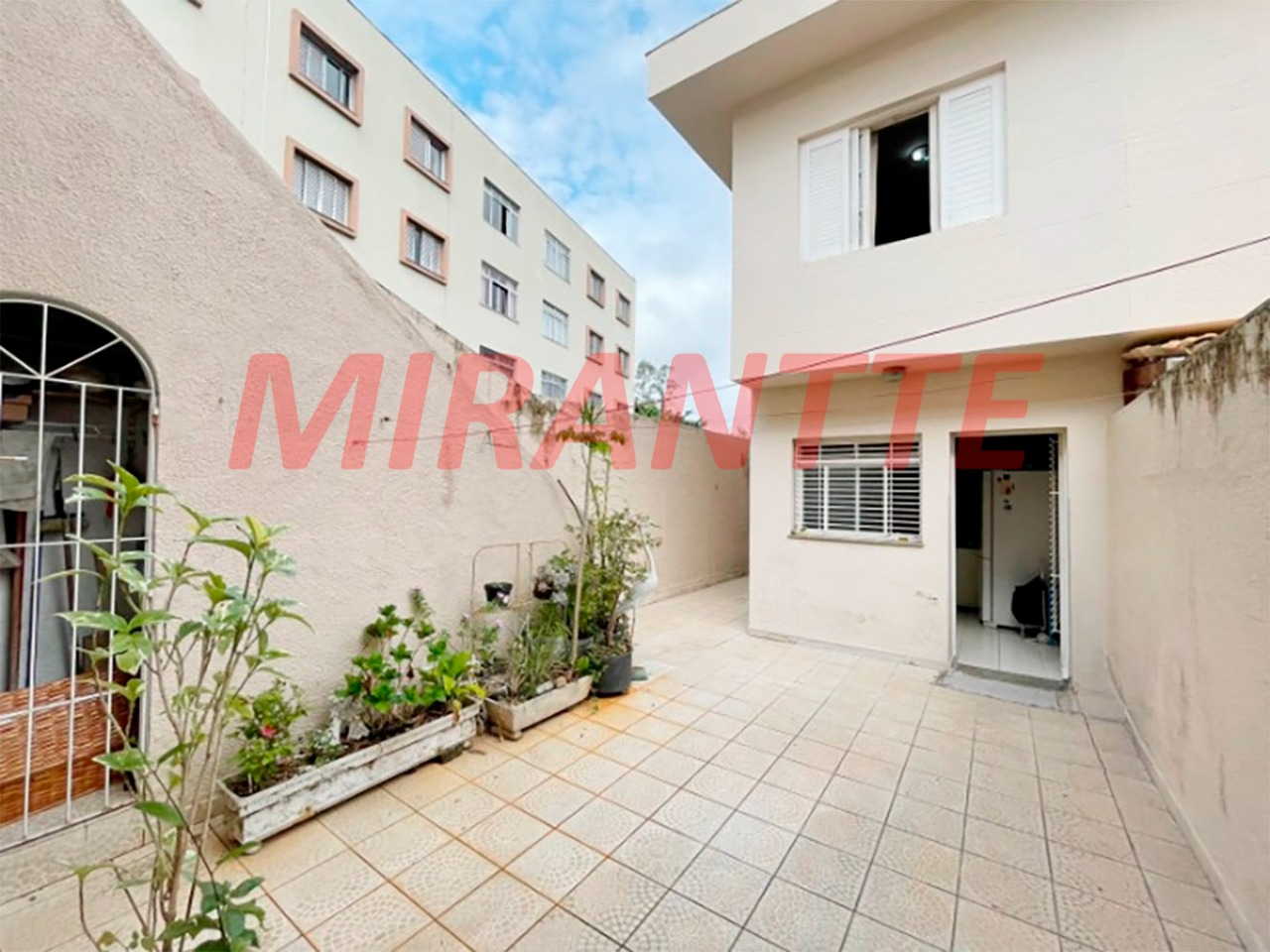 Sobrado de 174m² com 3 quartos em Vila Ester