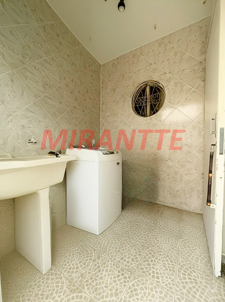 Sobrado de 174m² com 3 quartos em Vila Ester
