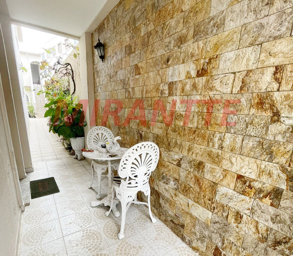 Sobrado de 174m² com 3 quartos em Vila Ester