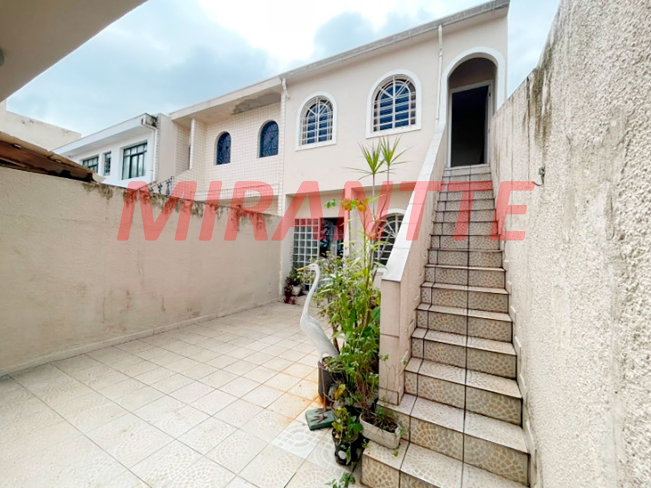 Sobrado de 174m² com 3 quartos em Vila Ester