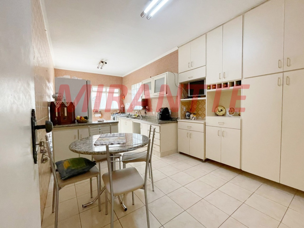 Sobrado de 174m² com 3 quartos em Vila Ester