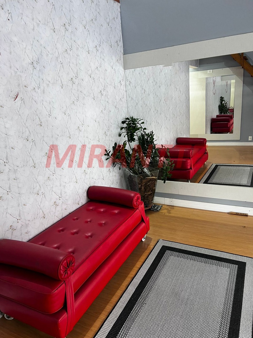 Comercial de 1.2m² em Roseira