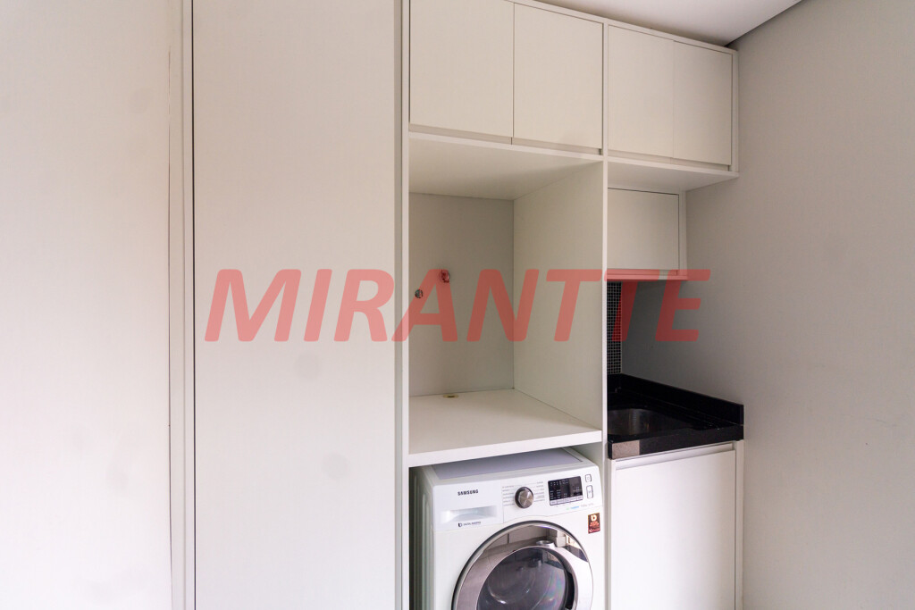 Sobrado de 204m² com 3 quartos em Vila Mazzei