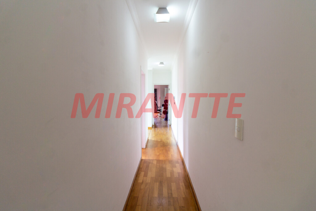 Sobrado de 204m² com 3 quartos em Vila Mazzei