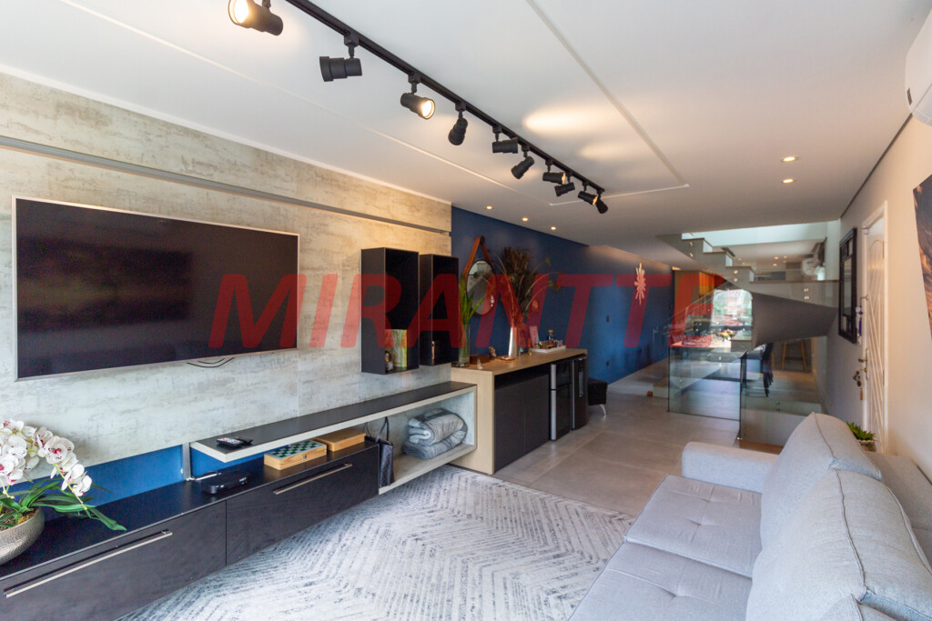 Sobrado de 204m² com 3 quartos em Vila Mazzei