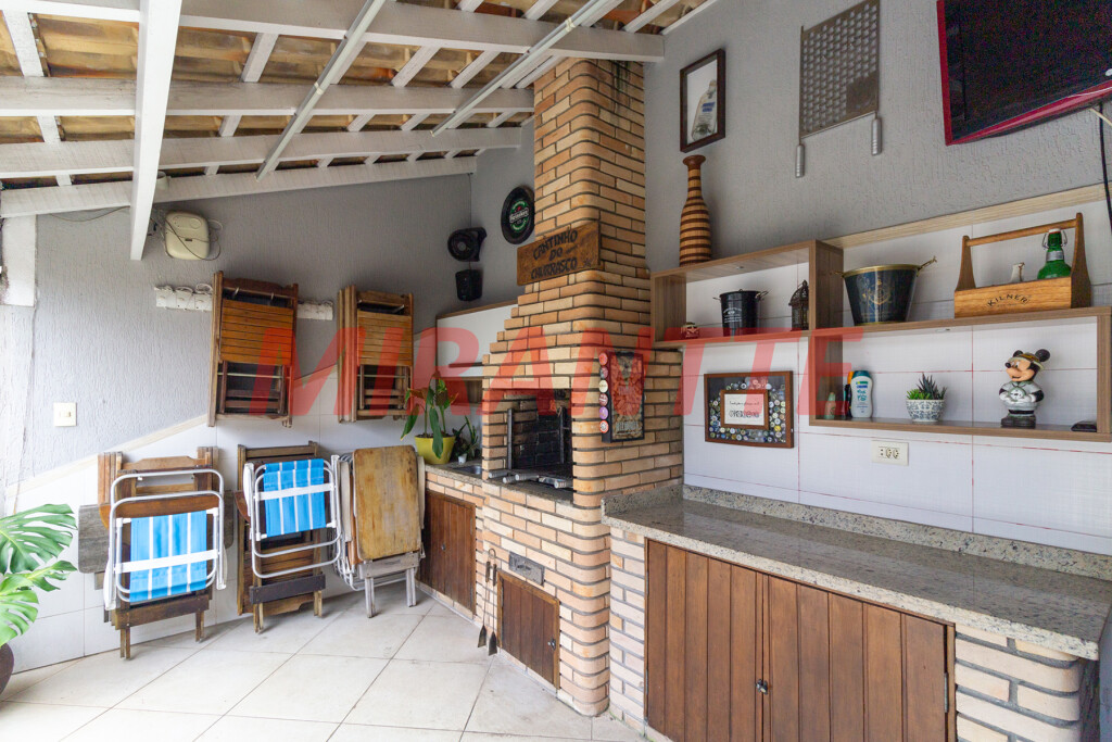 Sobrado de 204m² com 3 quartos em Vila Mazzei