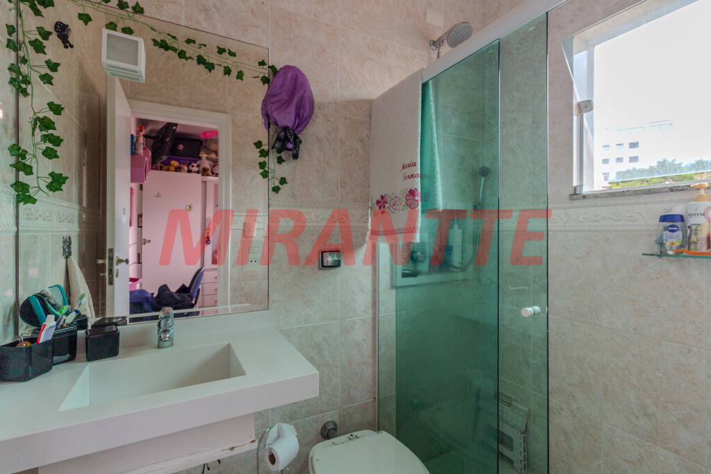 Sobrado de 204m² com 3 quartos em Vila Mazzei